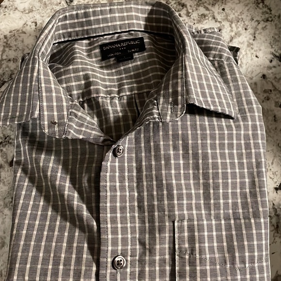Men’s Slim Fit Banana Republic Button Down Shirt - Picture 9 of 9